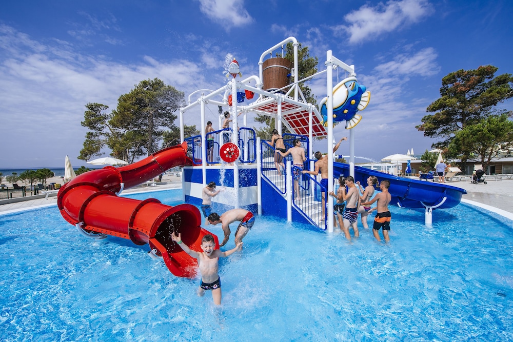 ZATON HOLIDAY RESORT 42/50