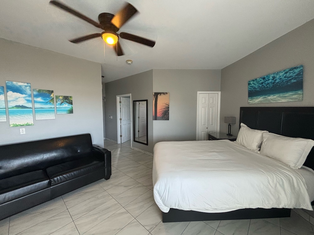 Grace Bay Suites 7/50