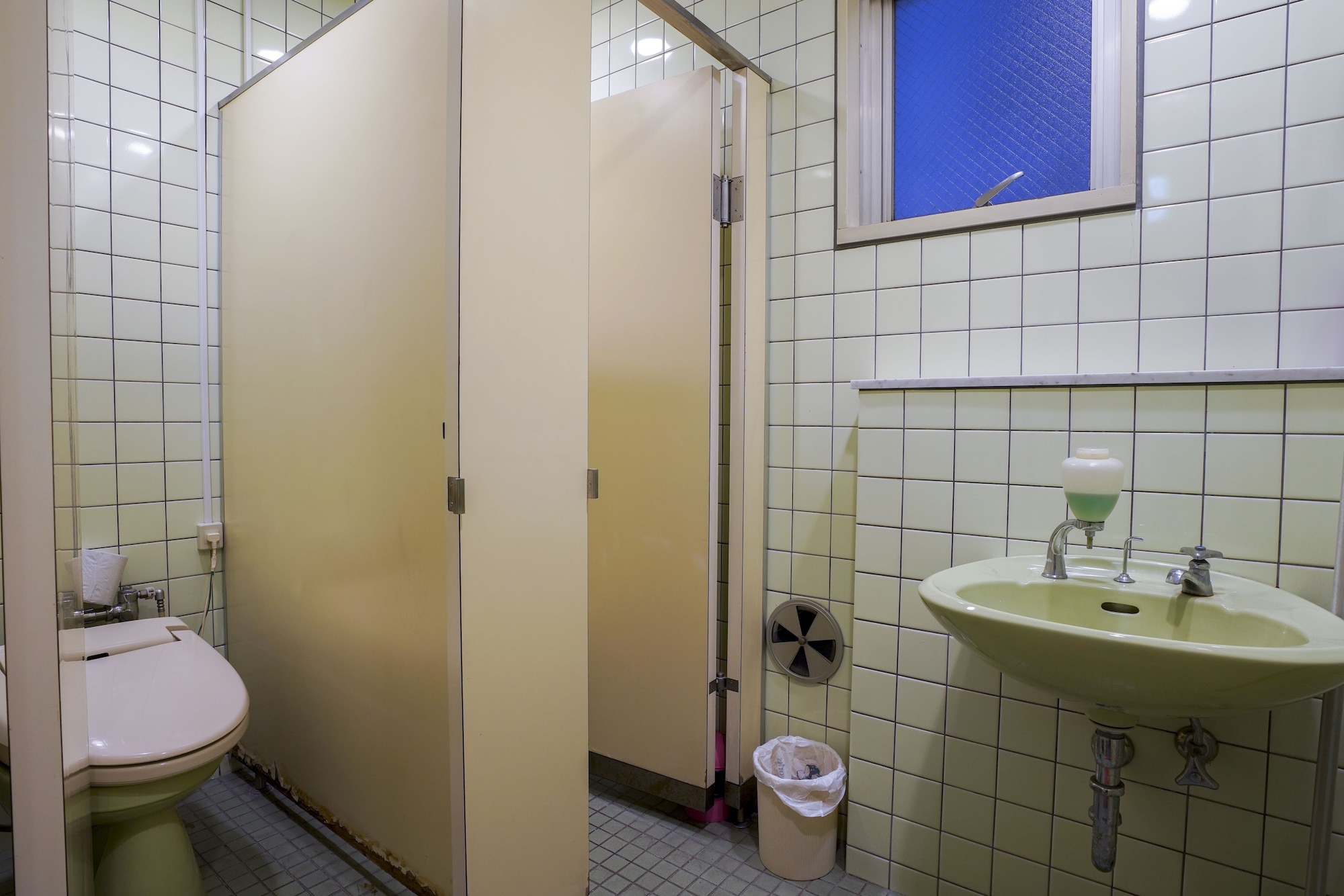 MALE DORM, 2 PODS, SHARED BATHROOM