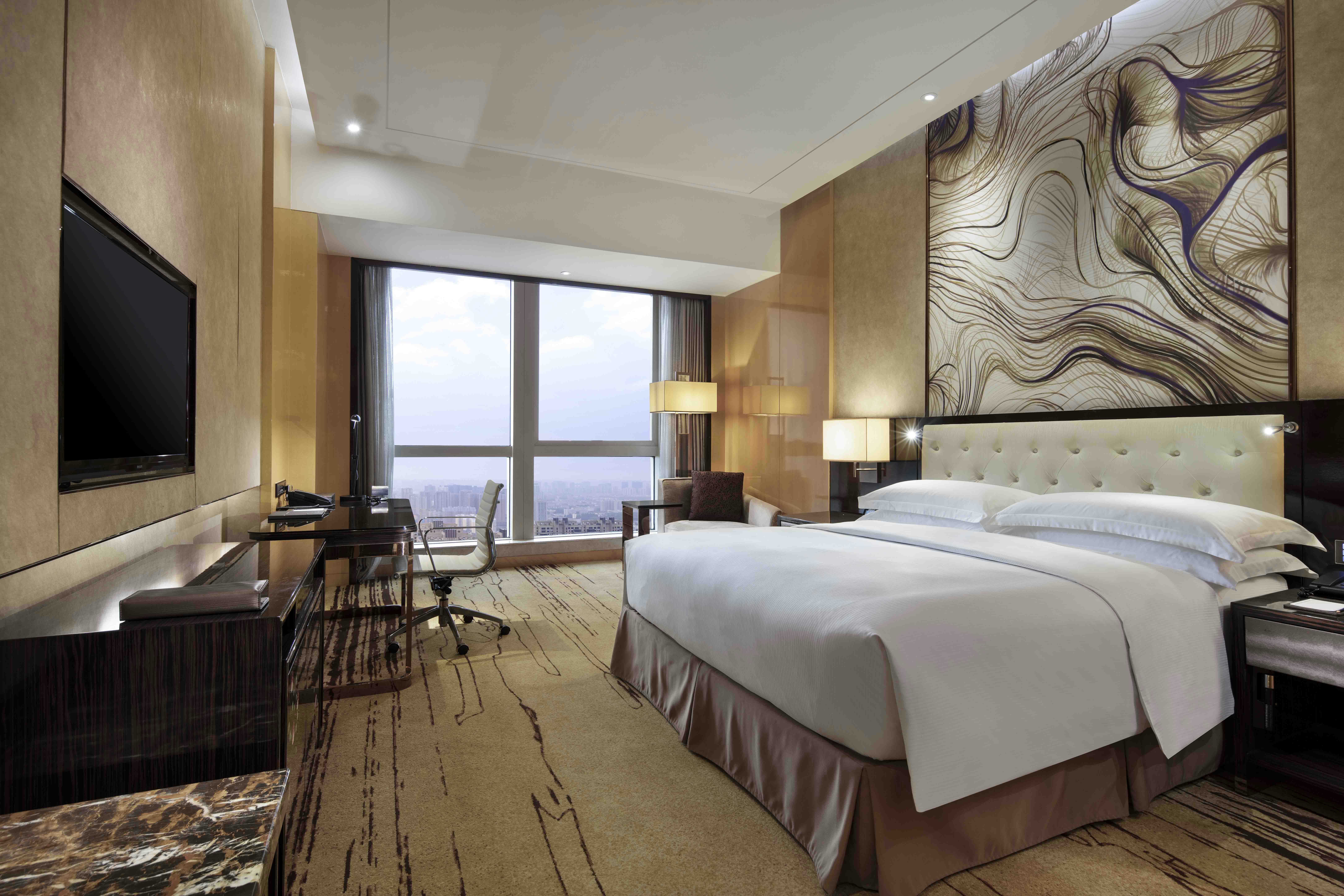 GUEST ROOM, KING BED