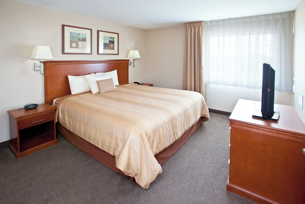 Candlewood Suites Louisville North 25/67
