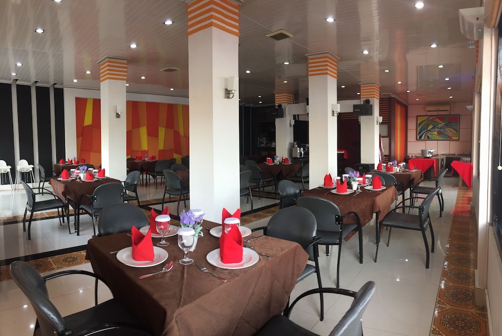 Grand Sari Hotel Padang 23/28