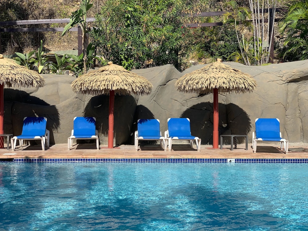 Emerald Beach Resort 7/74
