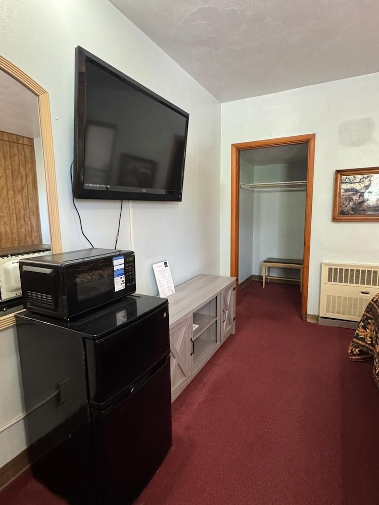 Hotel O Hillcrest Norton KS Hwy 36 23/43
