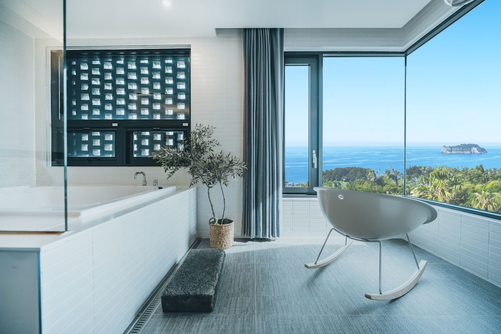 Jeju Bricks Hotel 63/64
