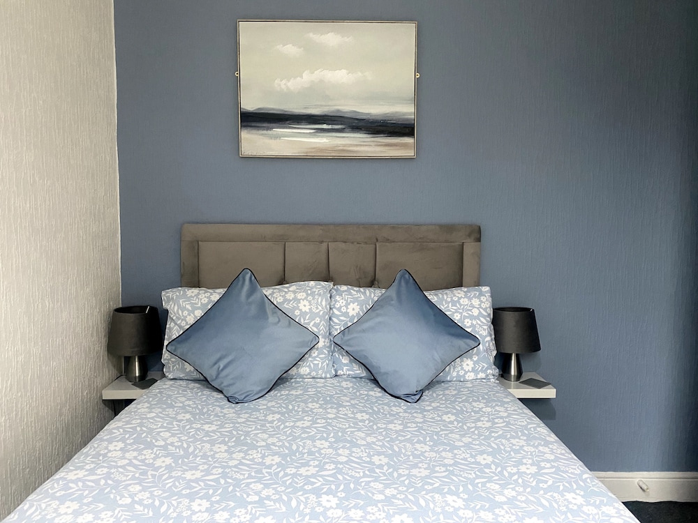 ROOM, DOUBLE BED, SMALL
