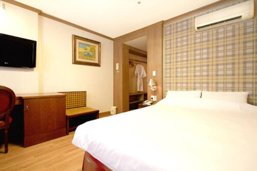 Olympic Hotel 9/49