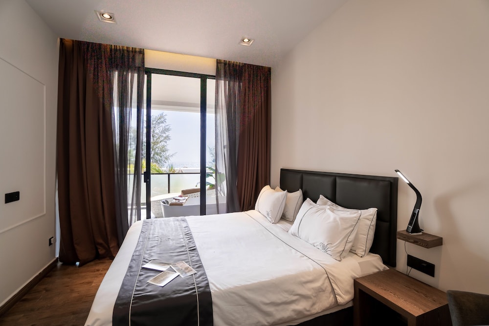 White Boutique Hotel and Residences 22/72