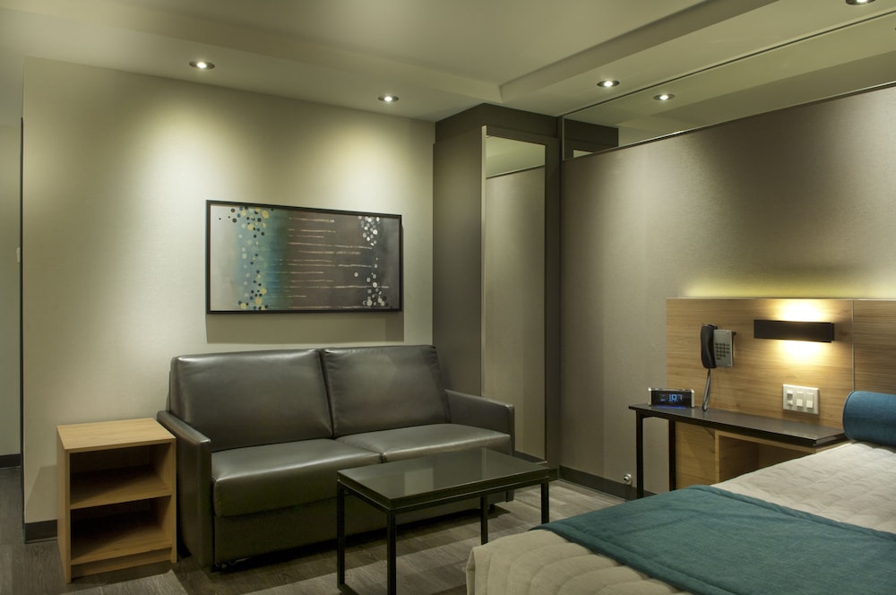Ramada by Wyndham Laval 40/60