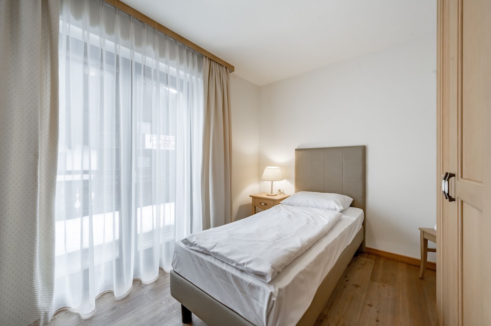 2 BEDROOMS, SUPERIOR, APARTMENT