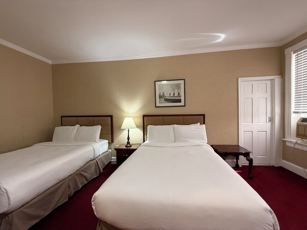 The Baron Hotel 28/50