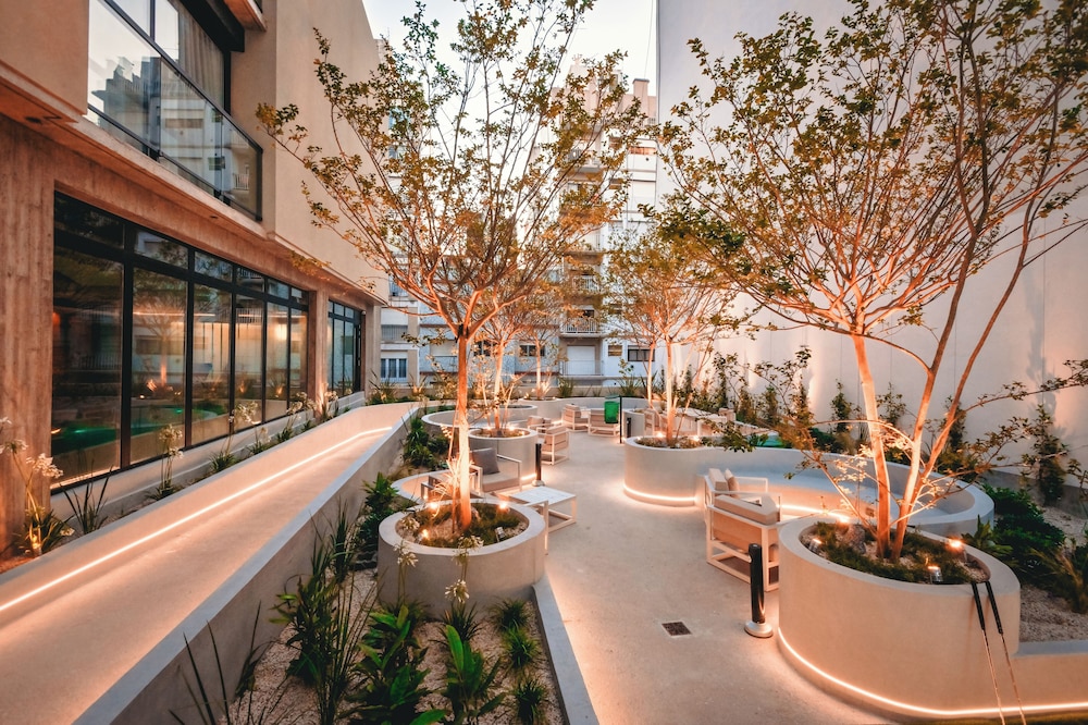 Denver Hotel 4/50