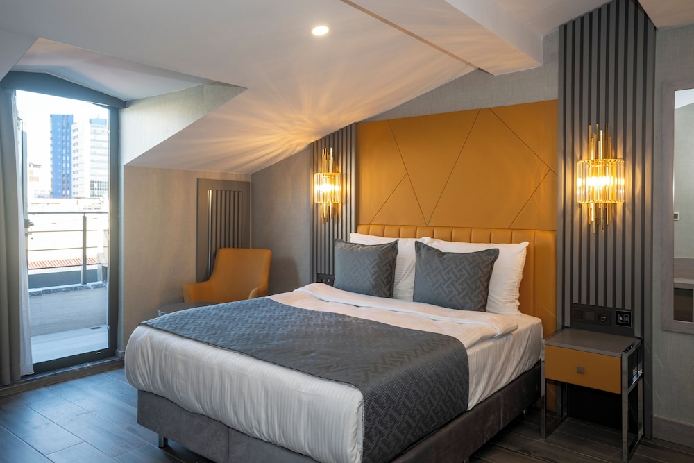 DELUXE, DOUBLE BED, BALCONY