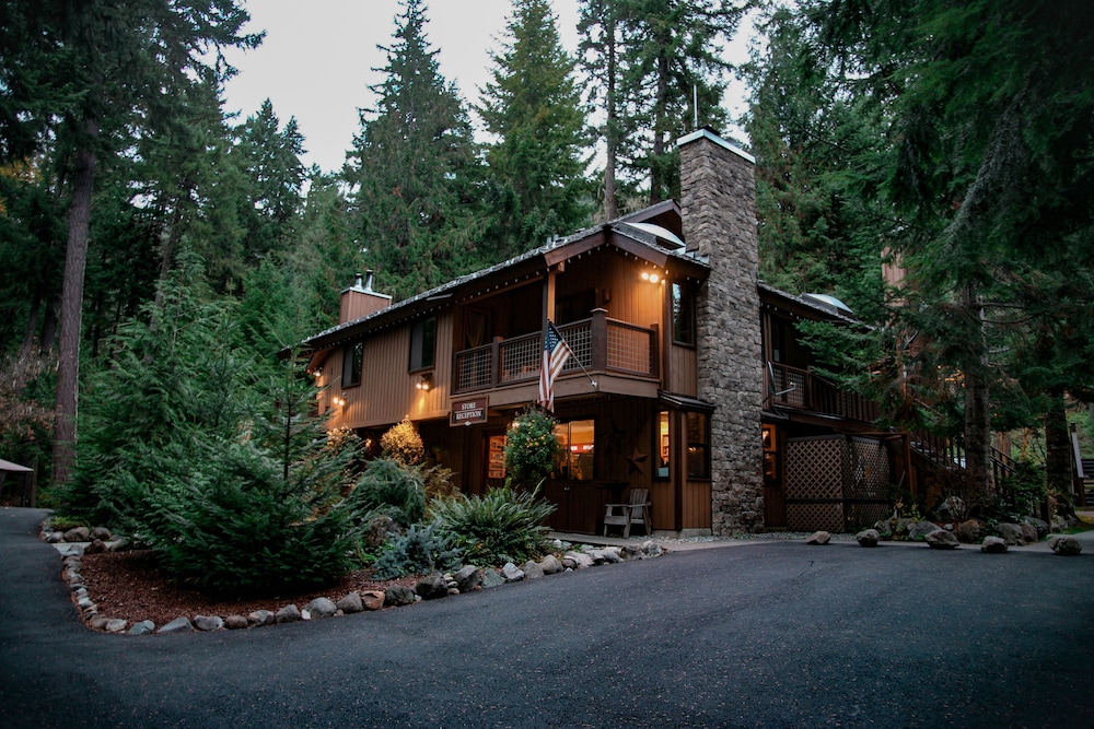 Alta Crystal Resort by Gravity Haus in Enumclaw - WA