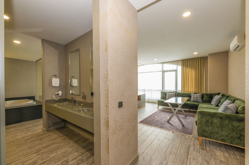 Agora Suites 29/67