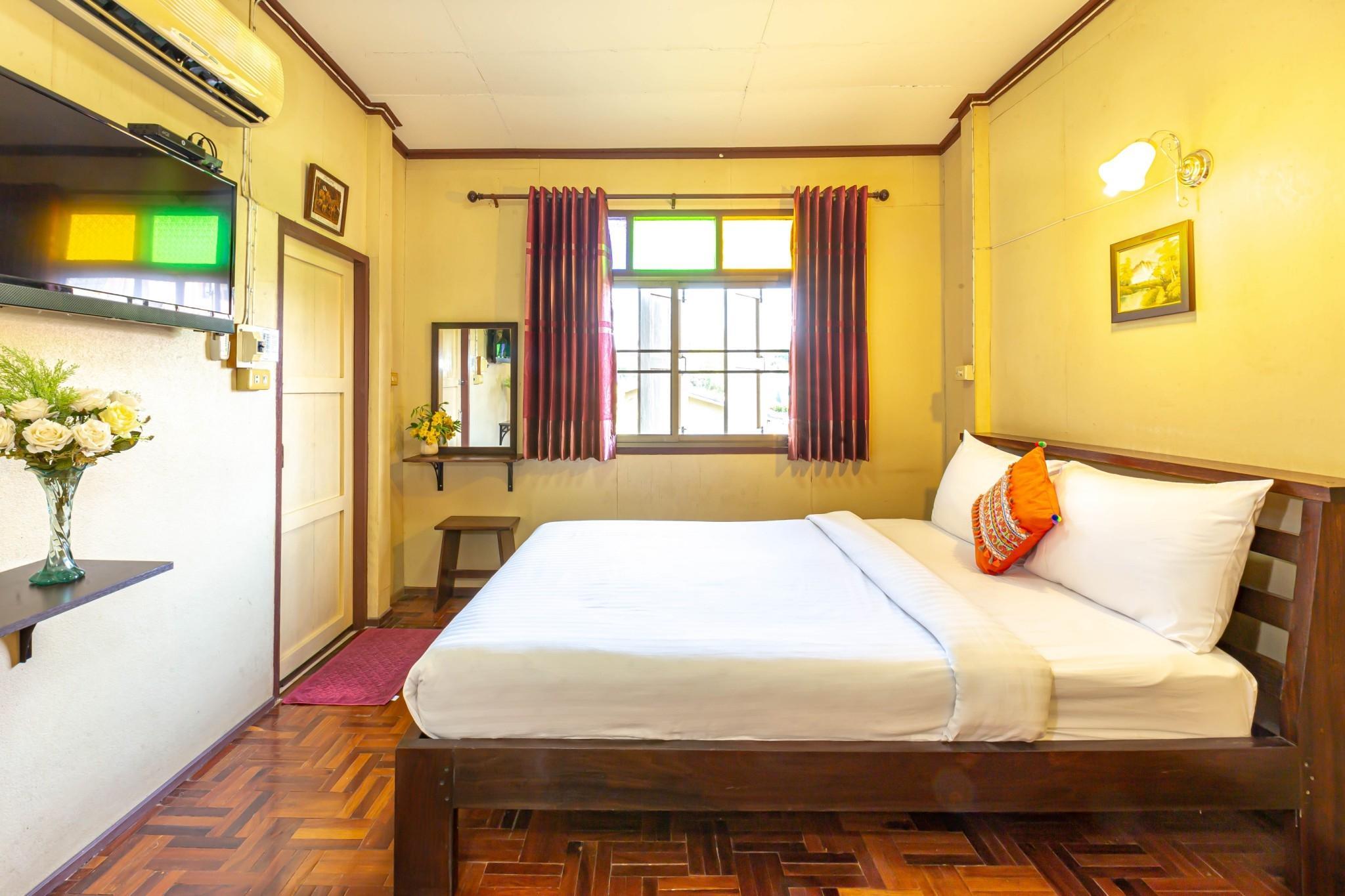 3 Bedrooms, Home