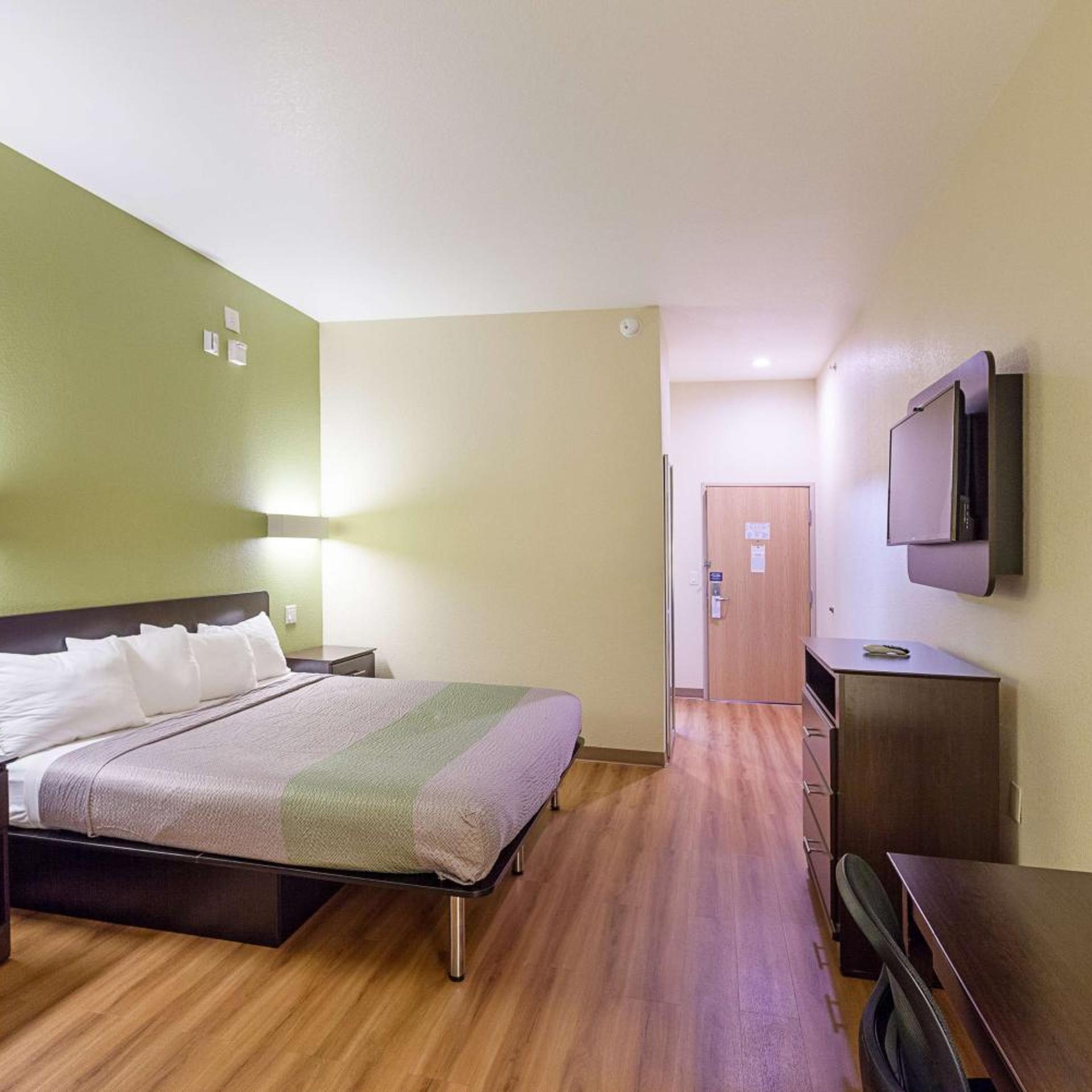 ROOM, KING BED, ACCESSIBLE