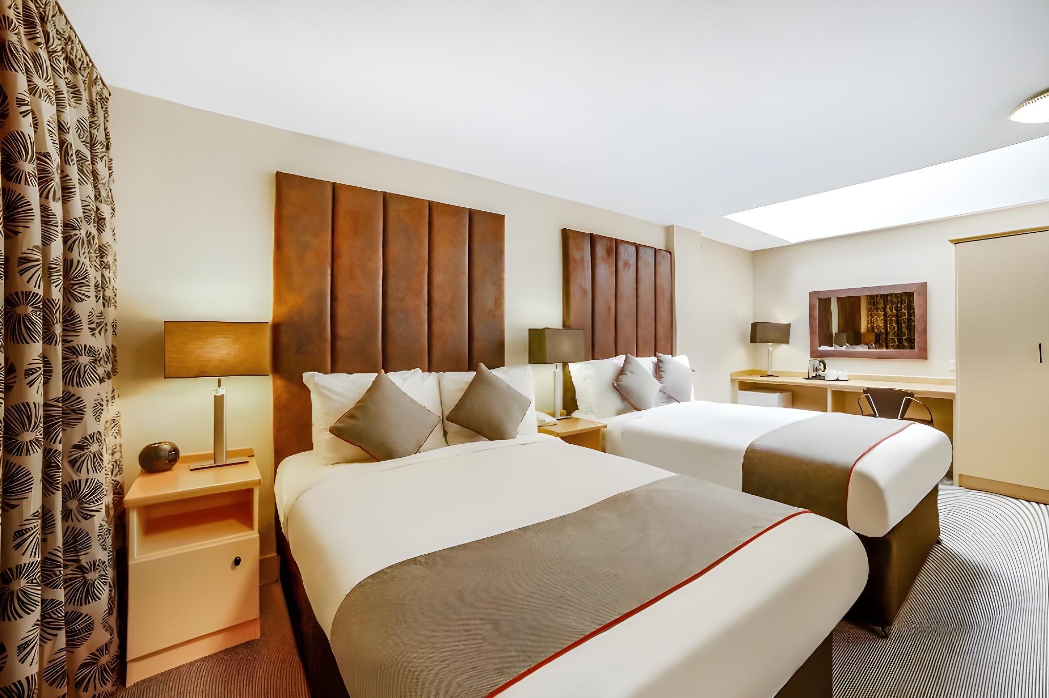 Deluxe Quad Suite