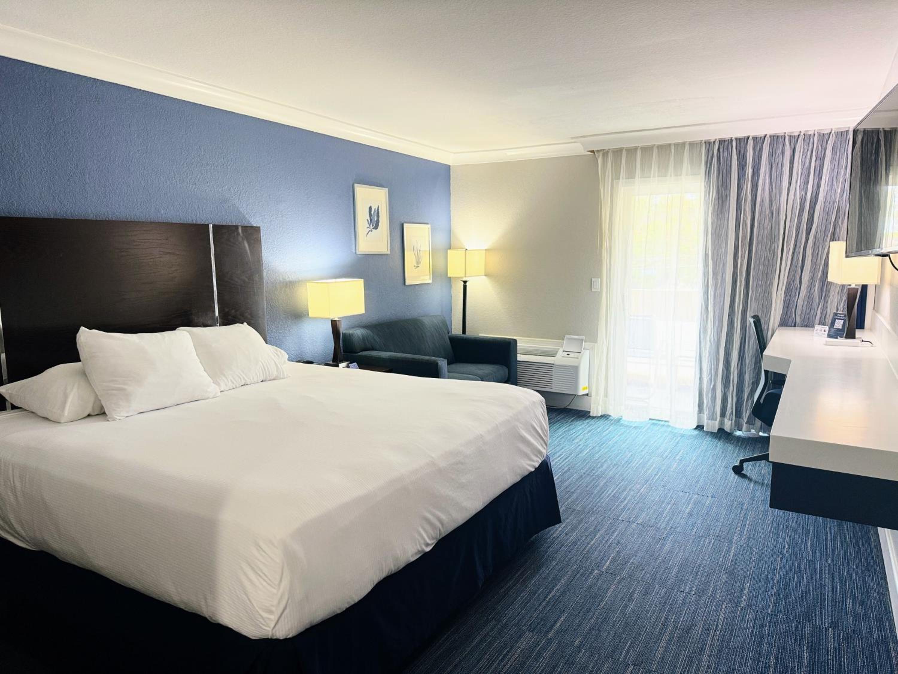 Executive, King Bed, Hot Tub, Balcony