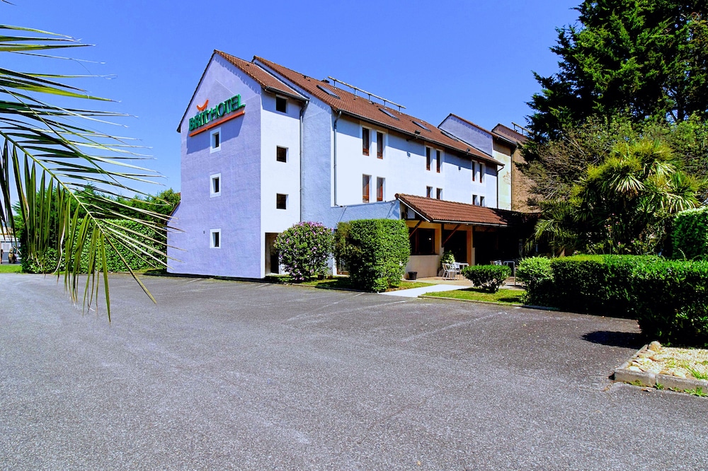 Brit Hotel Confort Pau Lons 29/36