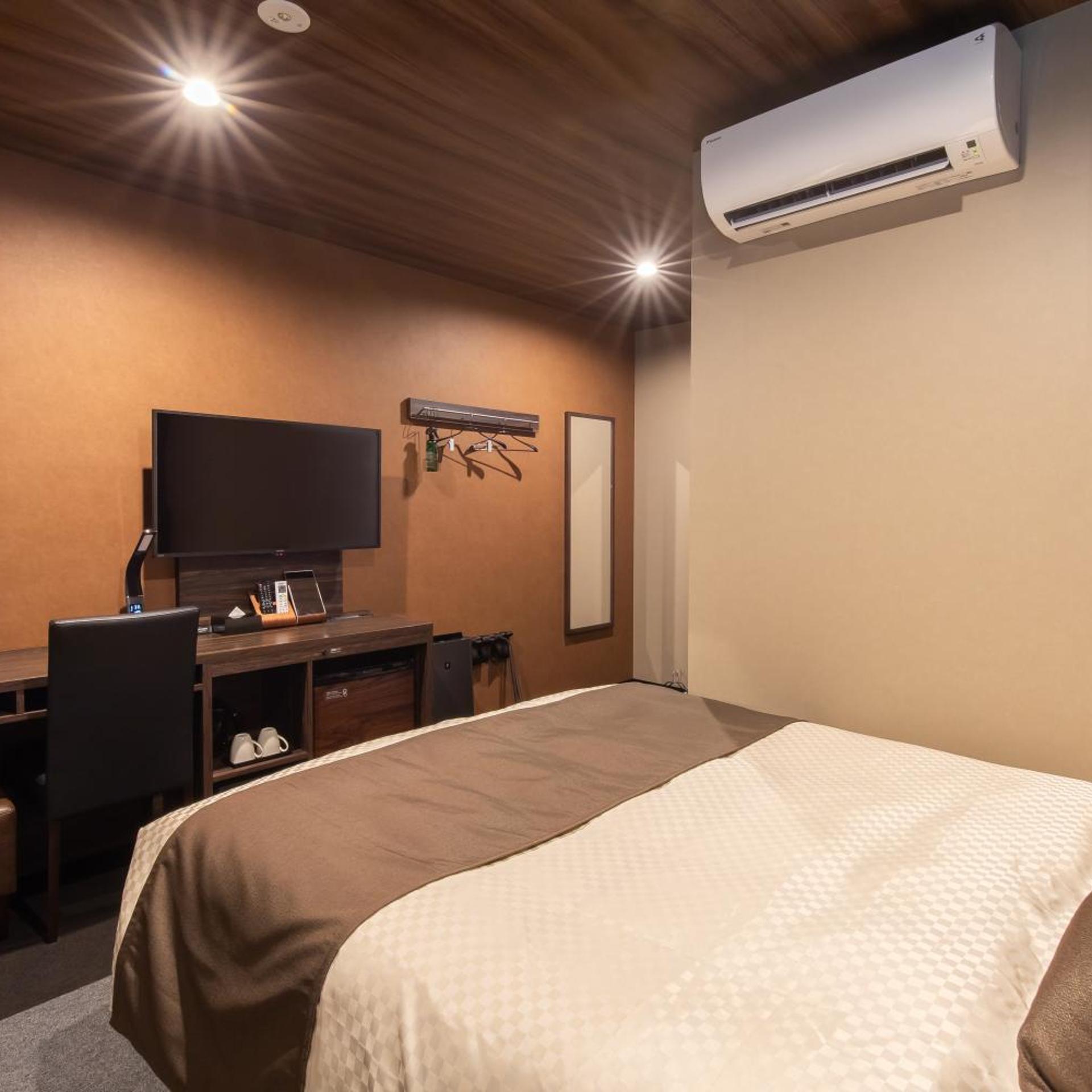 Deluxe, Double Bed, Haram Side View