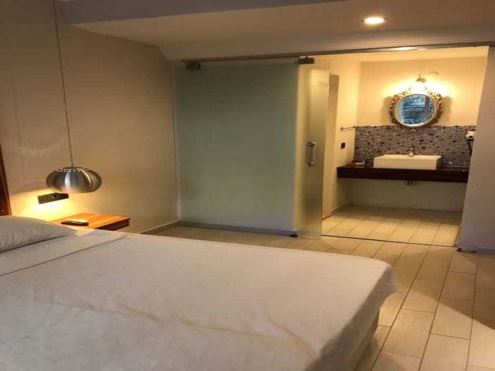 Cle Beach Boutique Hotel 20/50