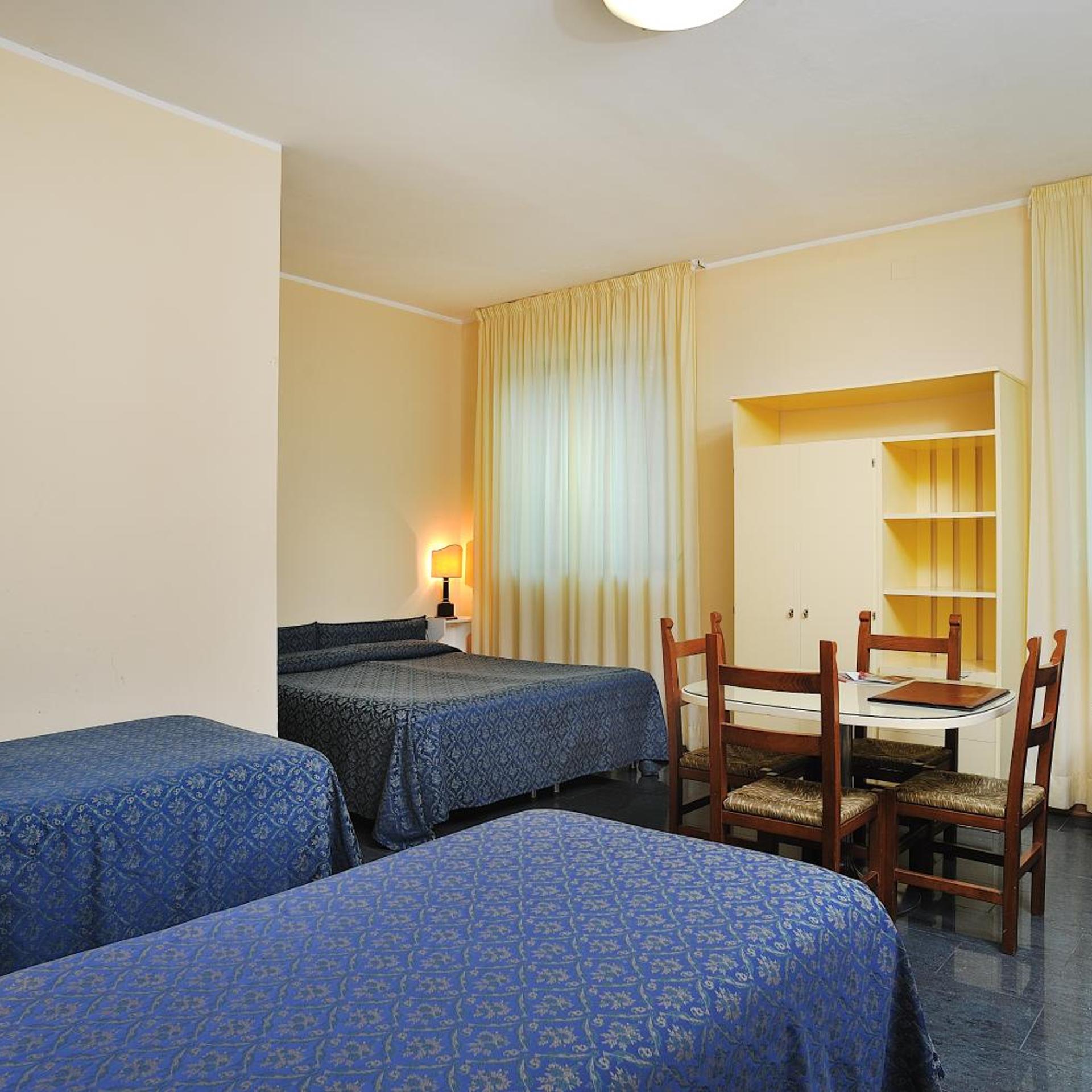 Room, Quadruple