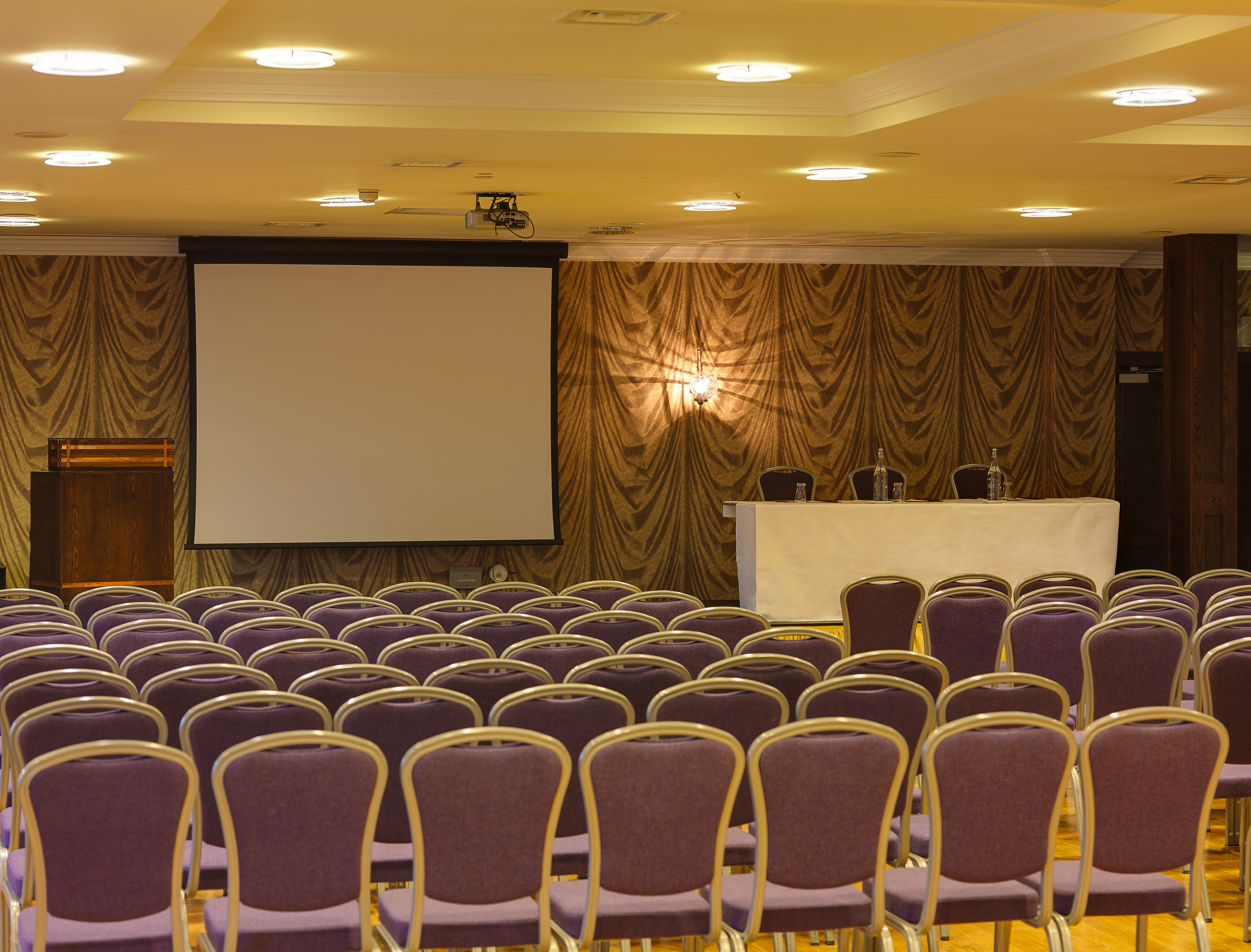 Cavan Crystal Hotel 54/57