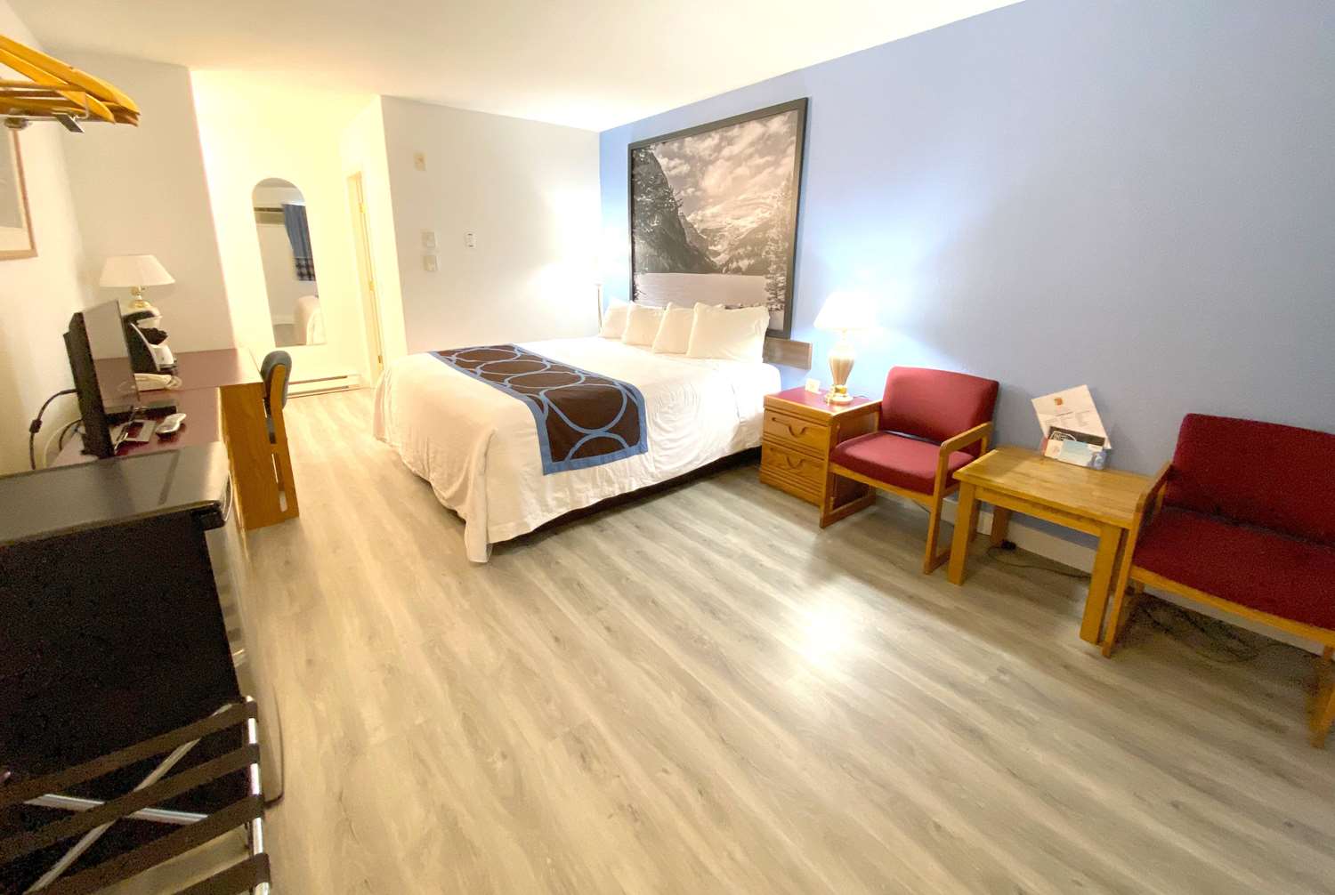 Super 8 by Wyndham Sicamous 4/23