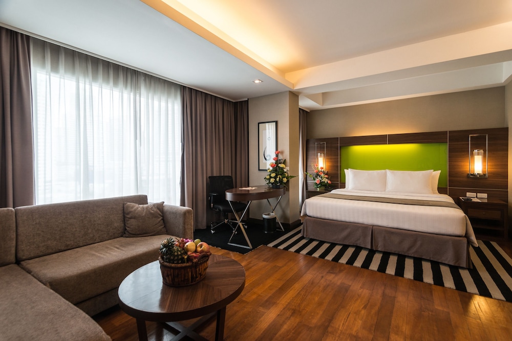 Novotel Living Bangkok Sukhumvit Legacy 31/77