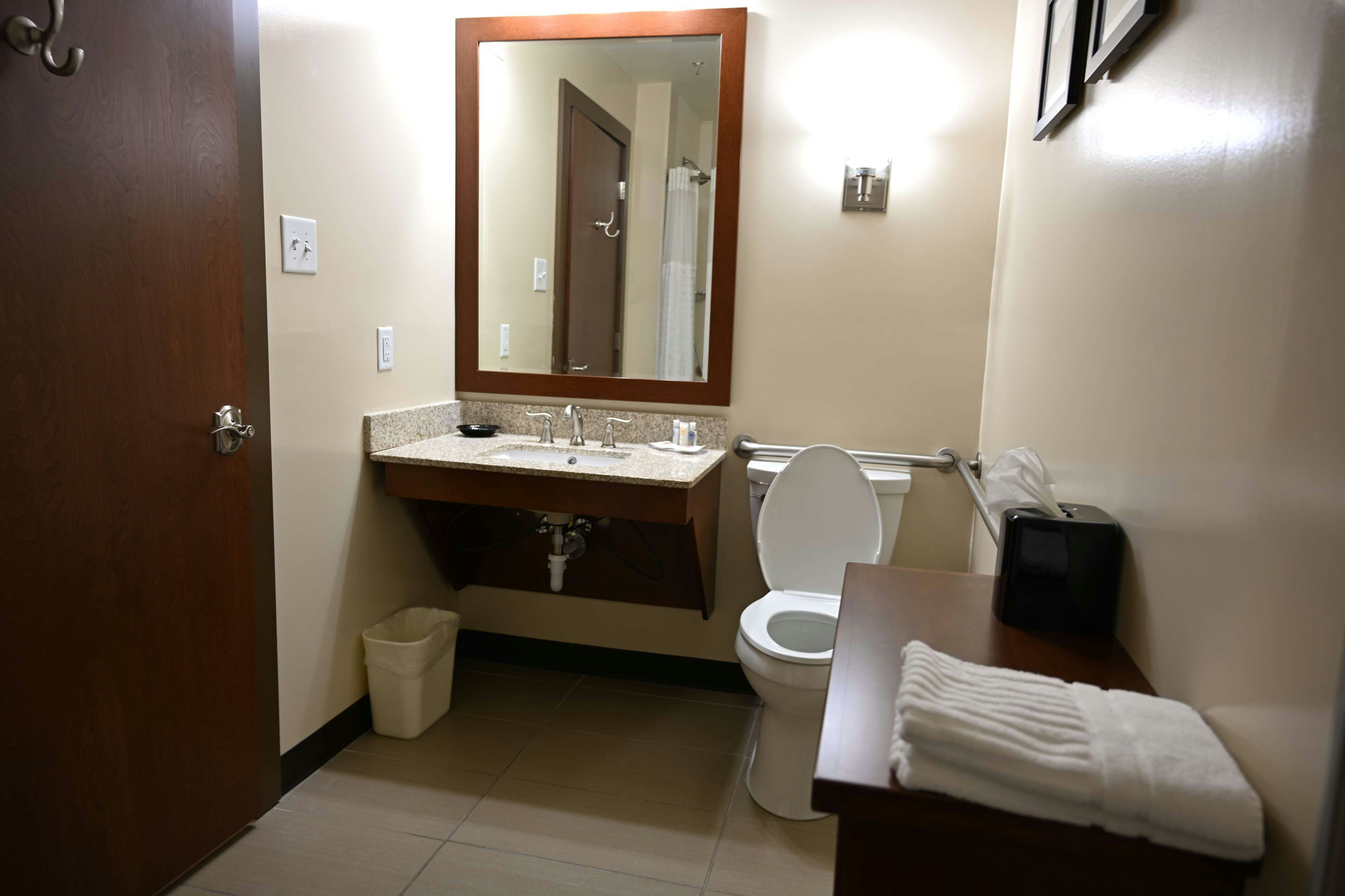 Giles Hotel Inn & Suites 29/31