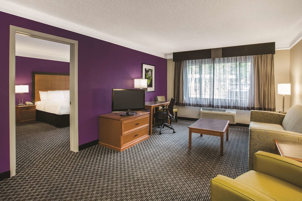 Howard Johnson by Wyndham Sacramento Downtown 45/58