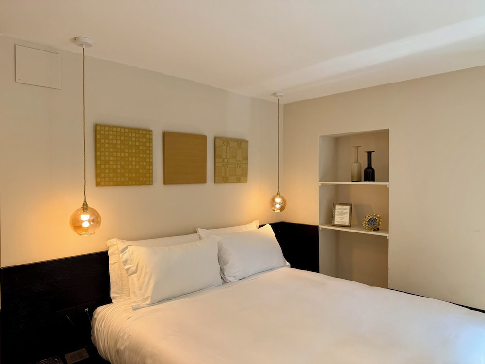 Superior, Queen Bed, Private Garden