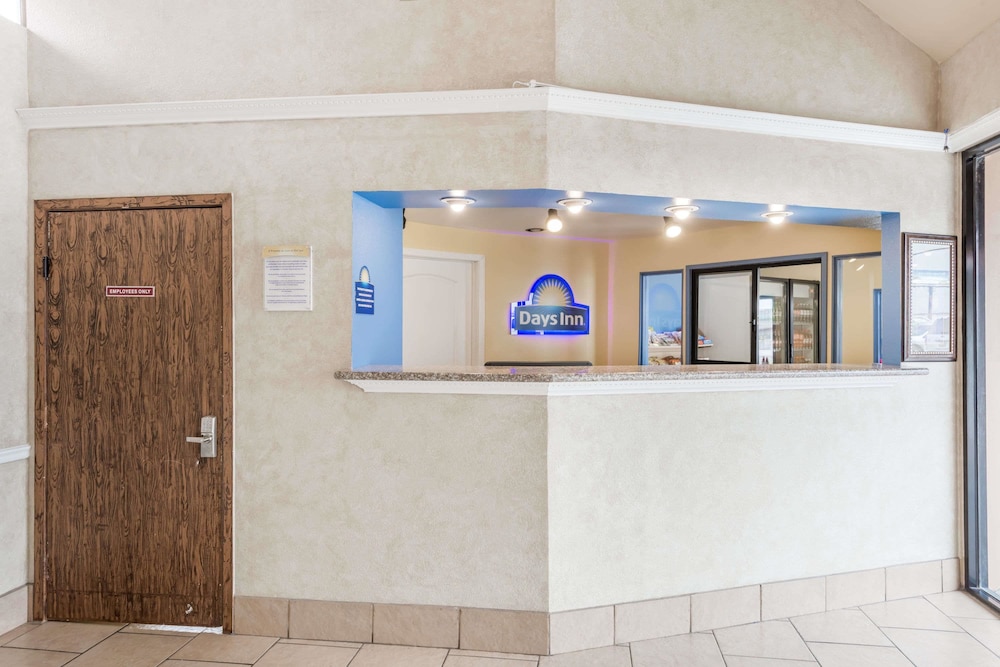 Days Inn by Wyndham San Antonio Splashtown/ATT Center 8/22