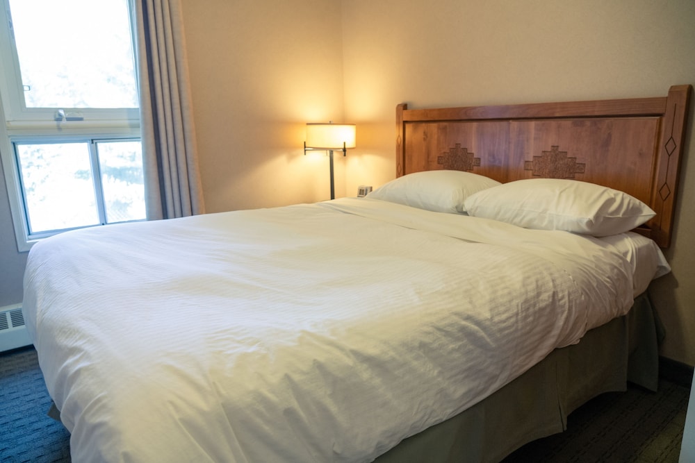 2 BEDROOMS, CONDO, KITCHEN