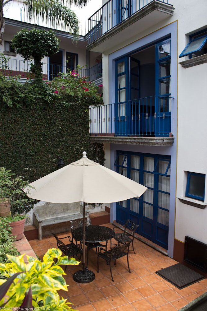 Posada del Cafeto 64/66