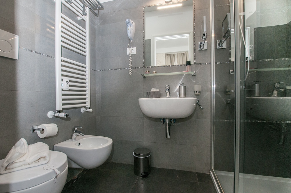 Elenoire Rooms & Suite 42/48