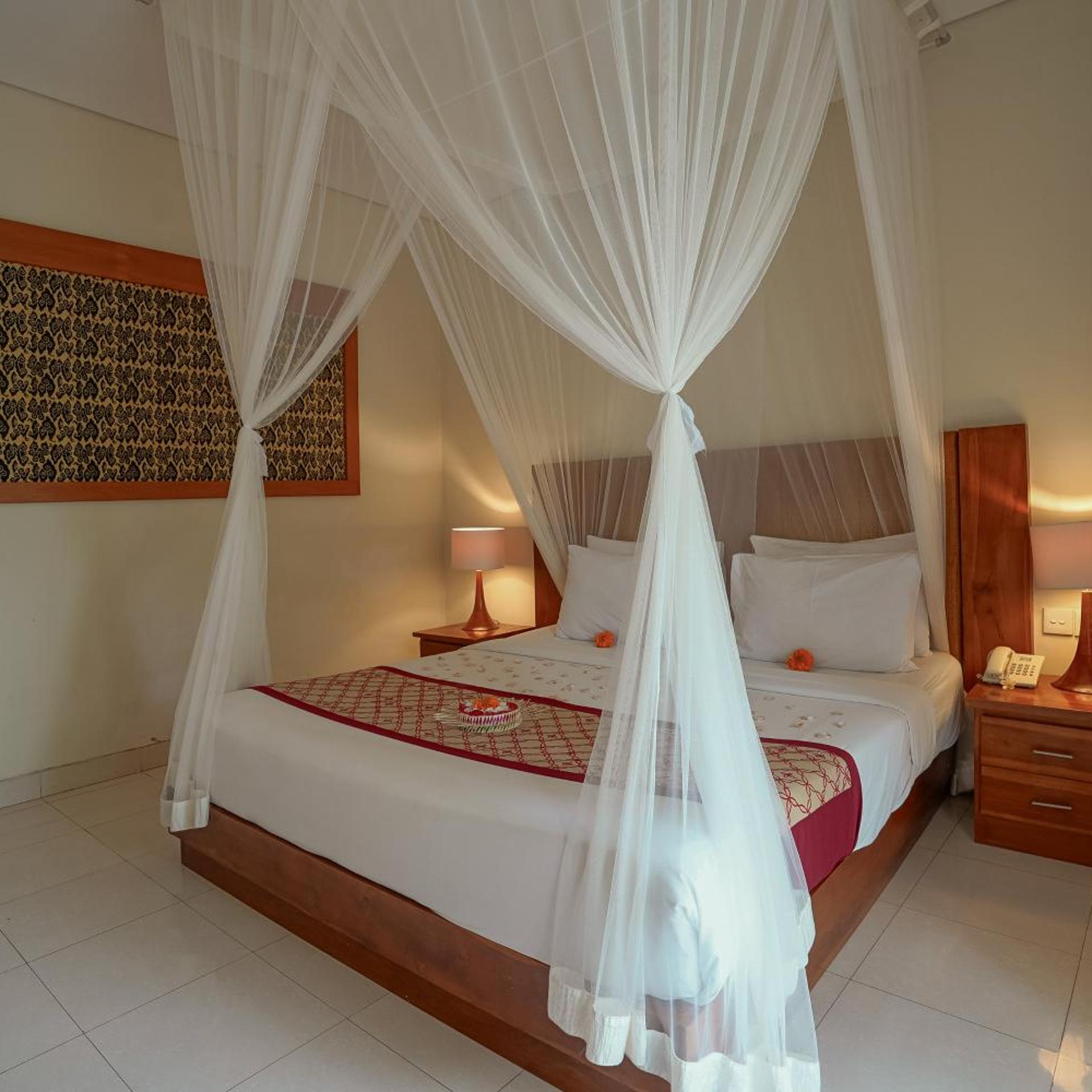 DELUXE, DOUBLE OR TWIN BED