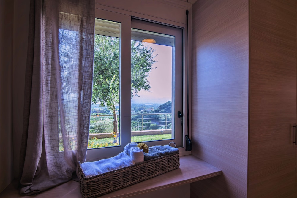 Aksos suites Accessible Accommodation 11/44