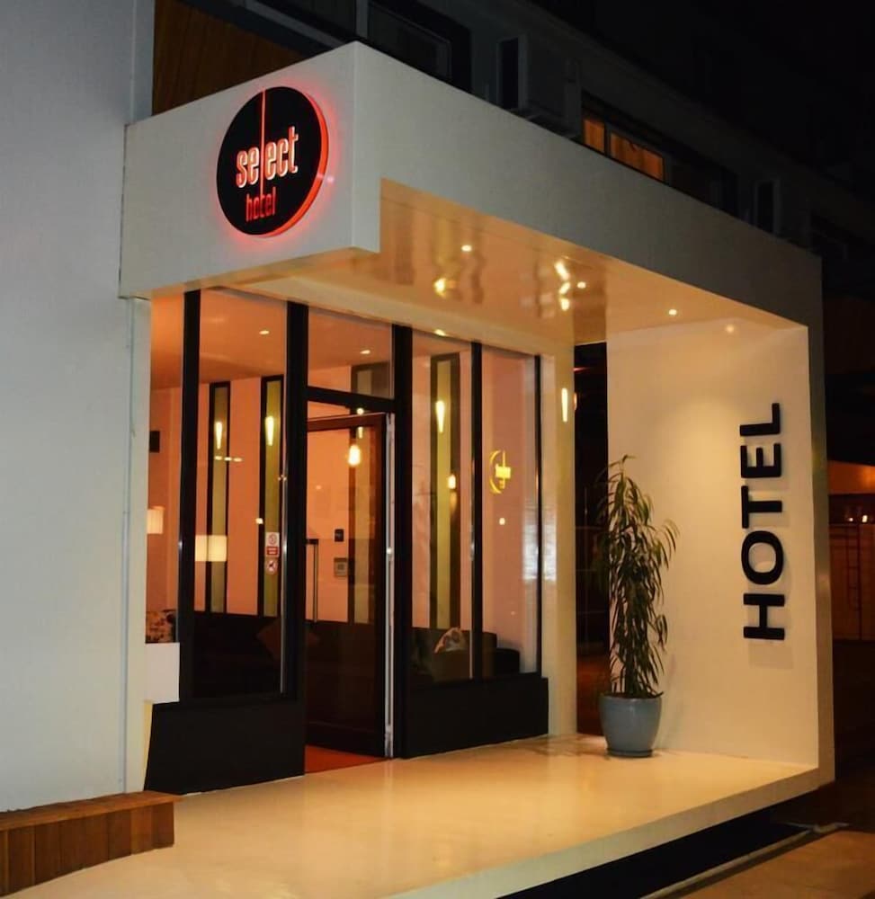 SELECT CITY CENTER HOTEL 1/27