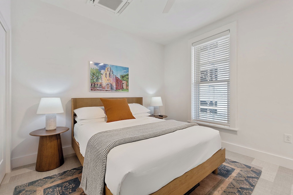 The Continental, powered by Placemakr 15/50