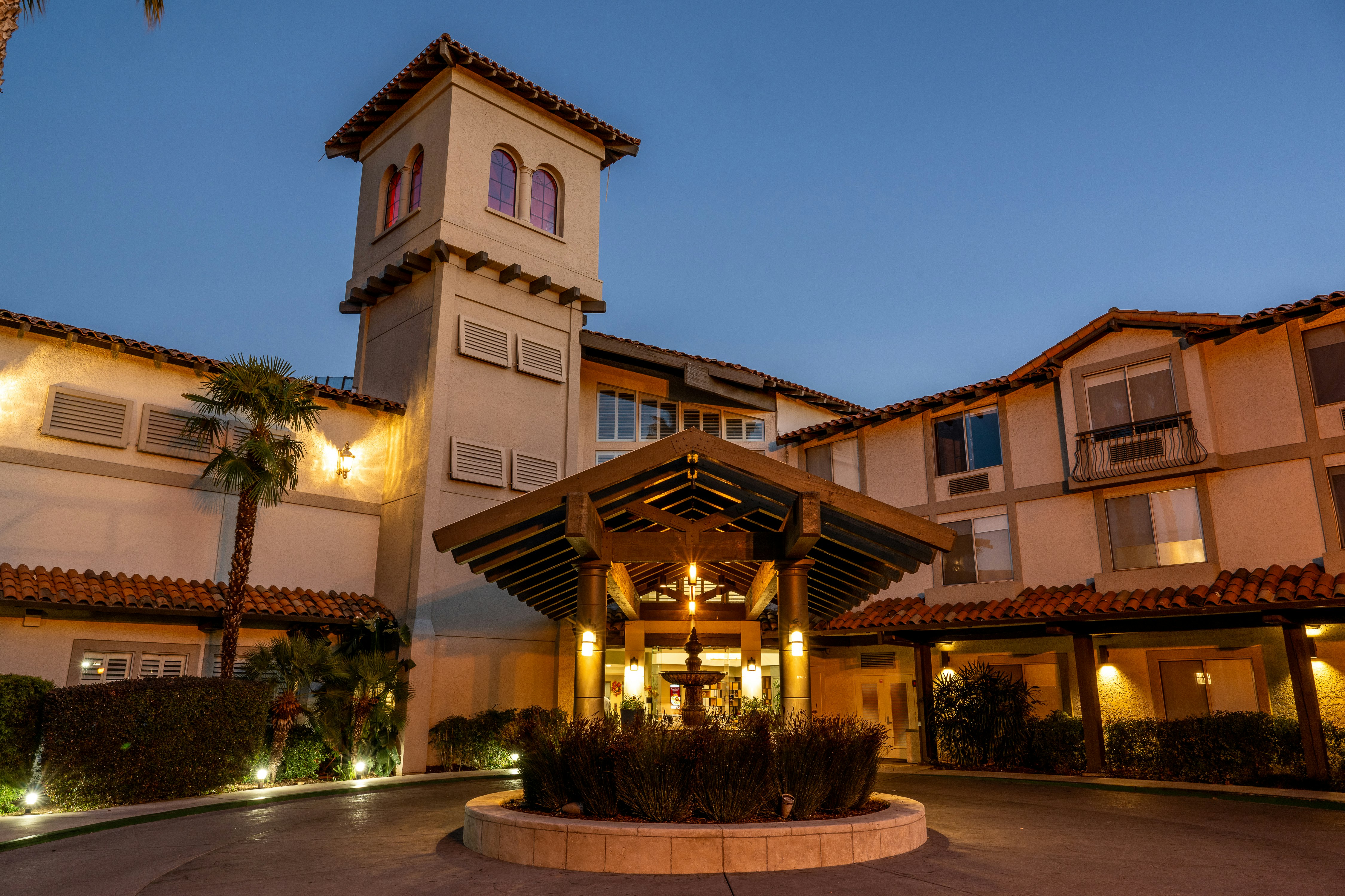 DoubleTree by Hilton Hotel Campbell - Pruneyard Plaza