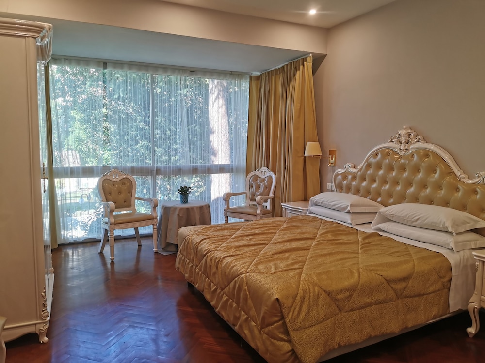 Villa Royal 7/67