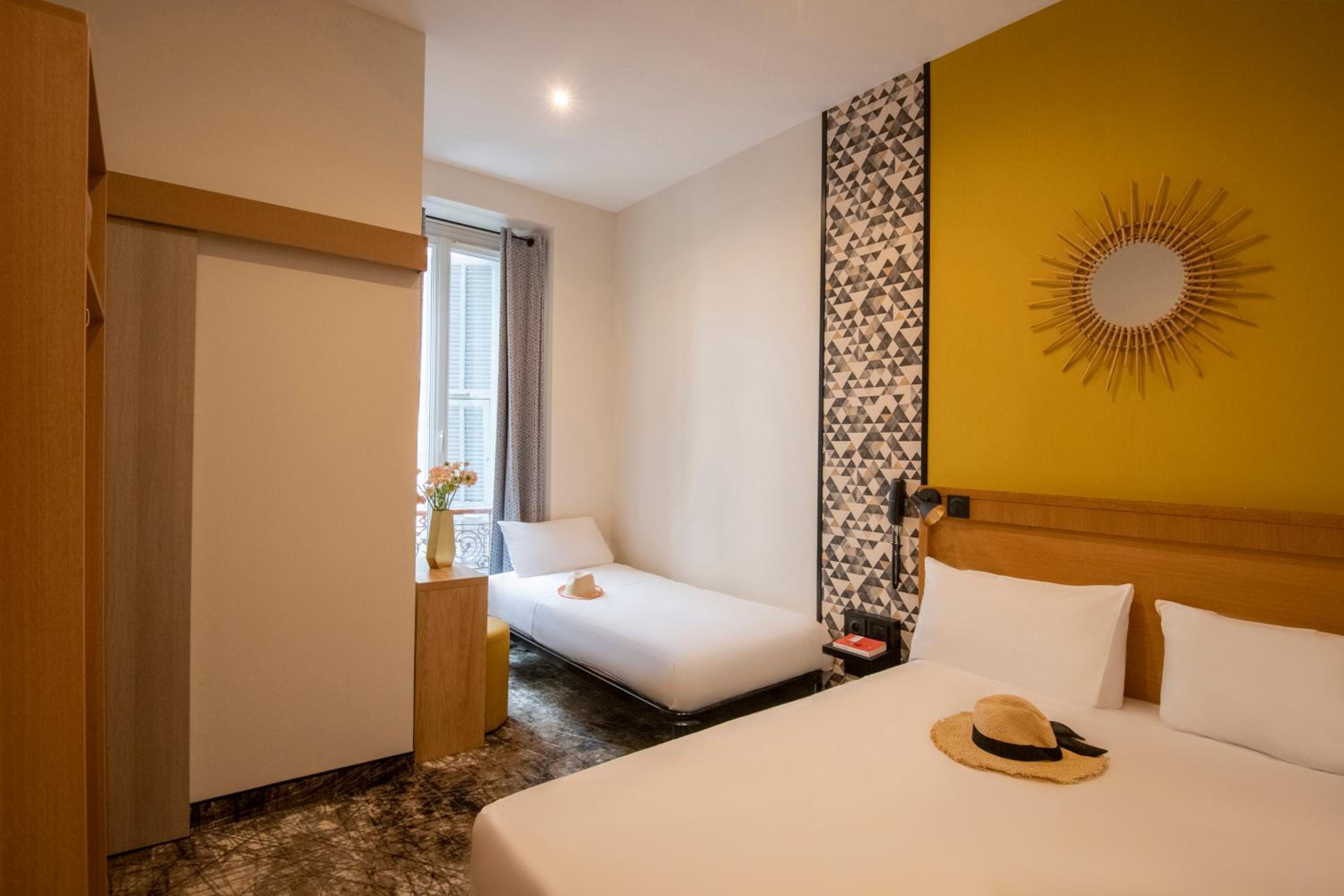 ROOM, TRIPLE