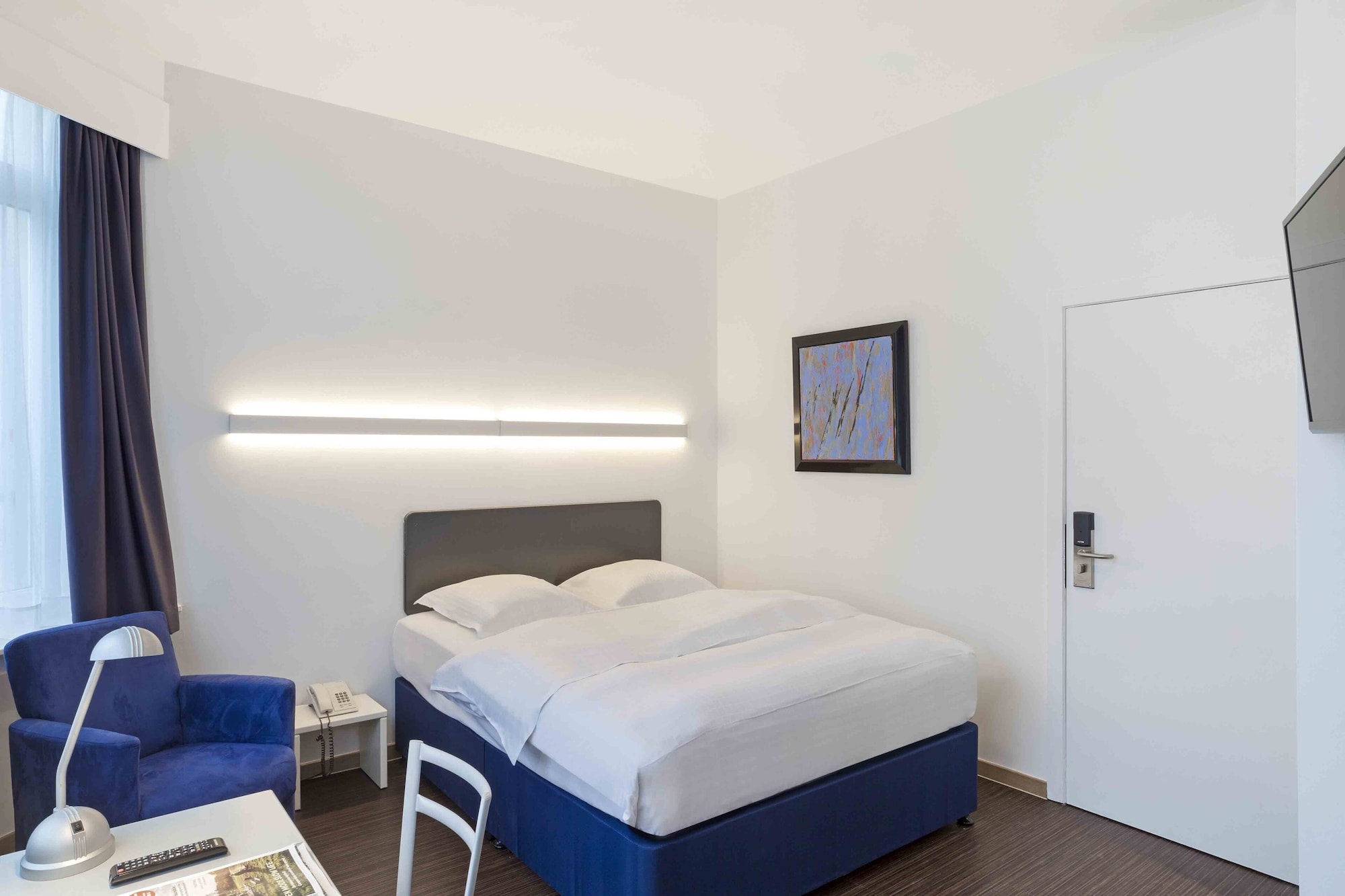 ROOM, DOUBLE BED