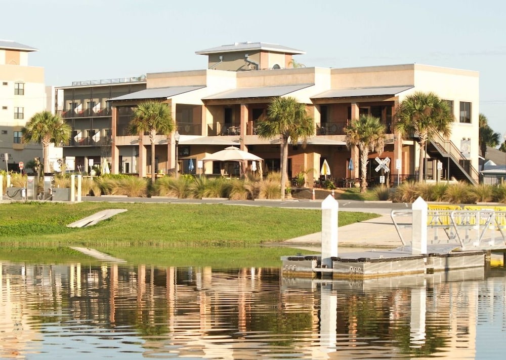 Key West Resort on Lake Dora 44/72
