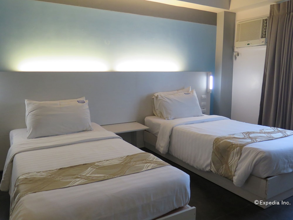 Pillows Hotel 11/63