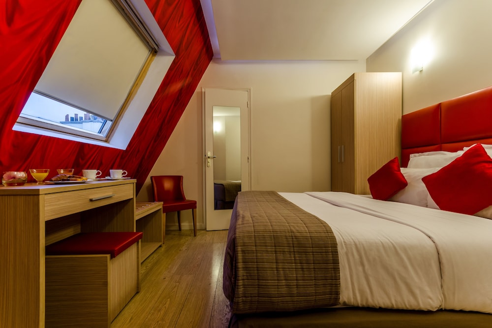 Hotel Riviera 5/50