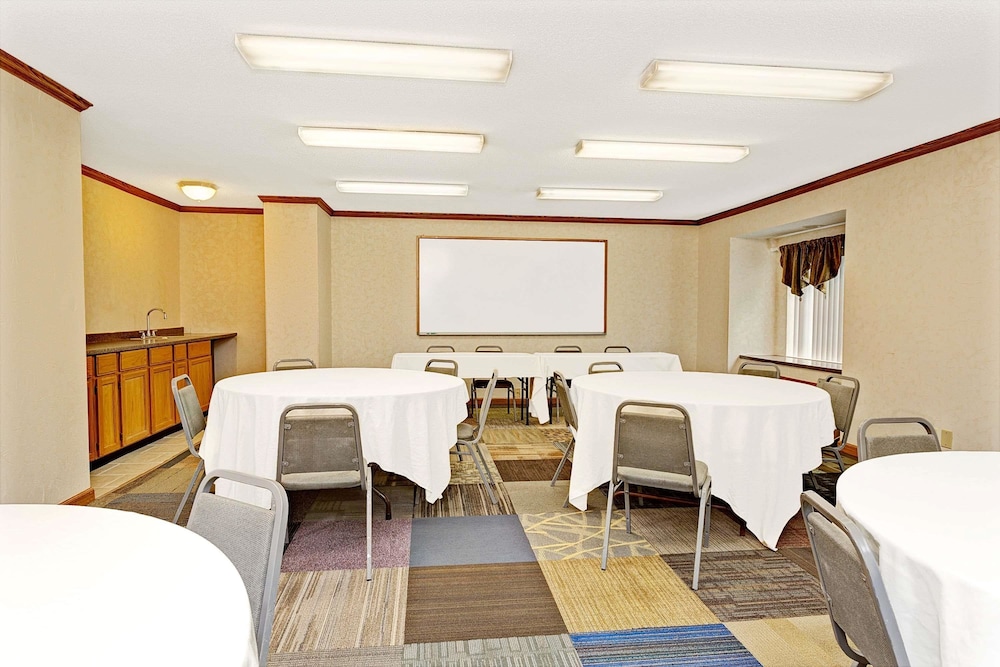 Microtel Inn Suites By Wyndham Florence Cincinnati Airport 30/41