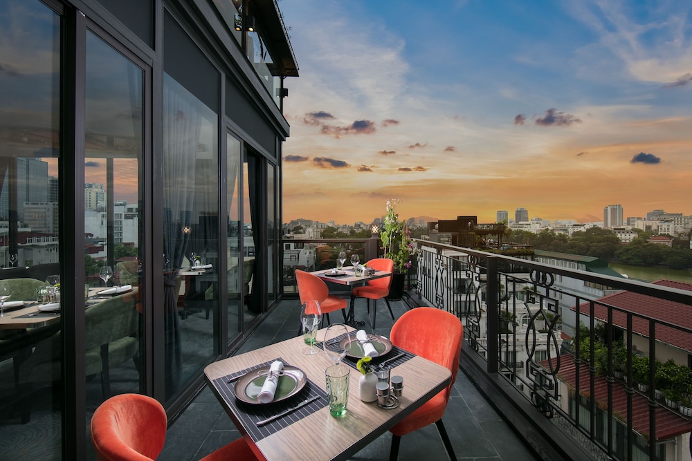 Aurora Premium Hotel and Spa (ex Delicacy Central Hotel and Spa) 30/48